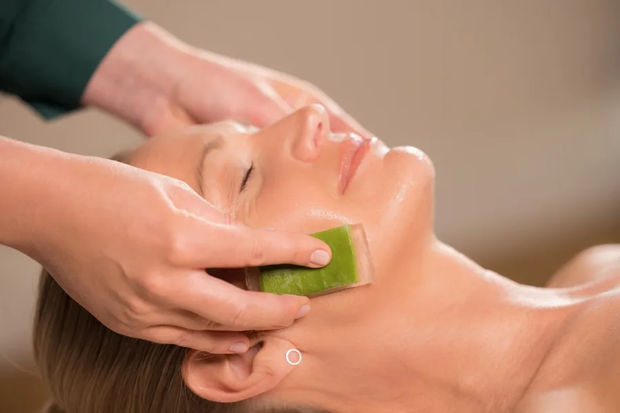 Aloe Vera Gesichtsbehandlung